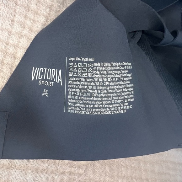 NWOT Victoria Secret Sports Bra Size 32C - Picture 3 of 3